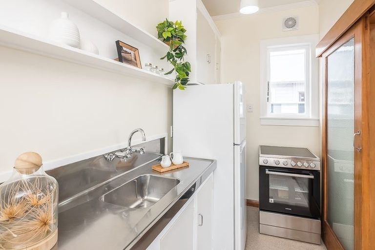 Photo of property in 23 Resolution Street, Lyall Bay, Wellington, 6022