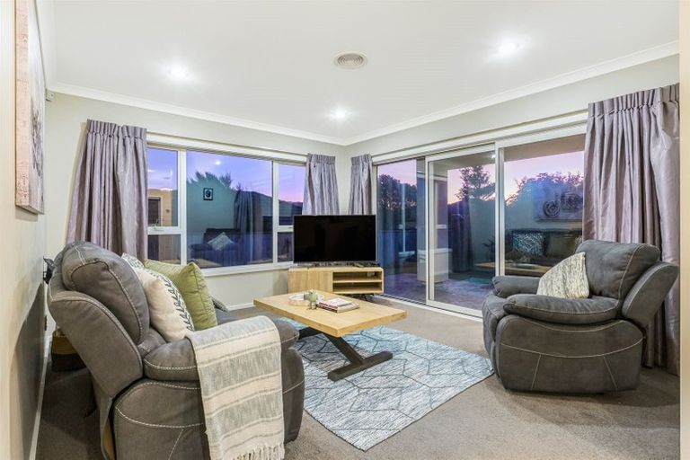 Photo of property in 4 Paparoa Crescent, Aotea, Porirua, 5024