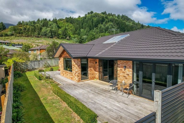 Photo of property in 17 Weka Place, Picton, 7220