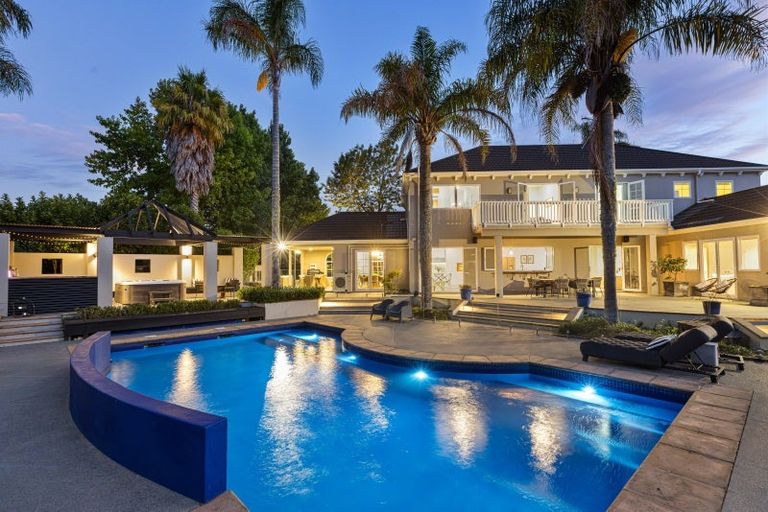 Photo of property in 45 Hardens Lane, Paremoremo, Auckland, 0632