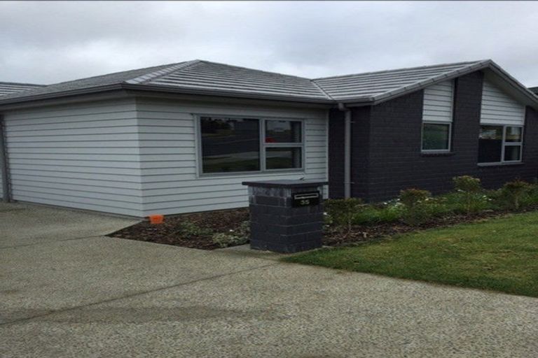 Photo of property in 35 Syd Grant Crescent, Orewa, 0931