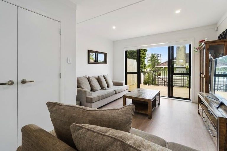 Photo of property in 6/2 Brandon Road, Glen Eden, Auckland, 0602