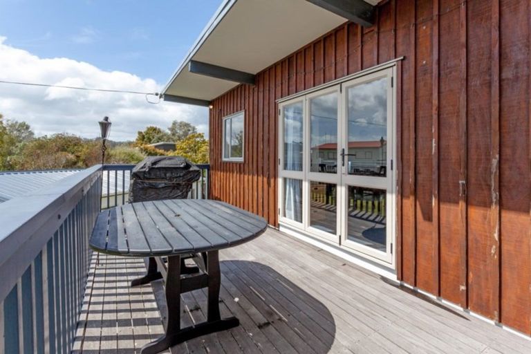 Photo of property in 15 Hicks Place, Cooks Beach, Whitianga, 3591
