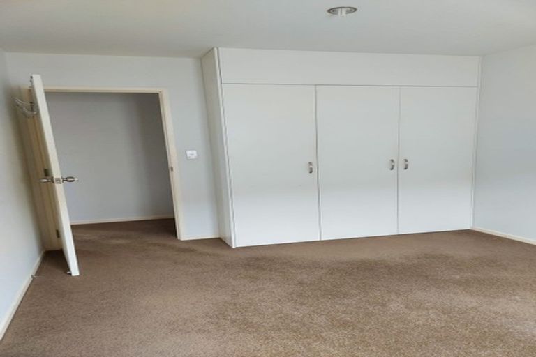 Photo of property in 9 Mcwhirters Farm Lane, Massey, Auckland, 0614