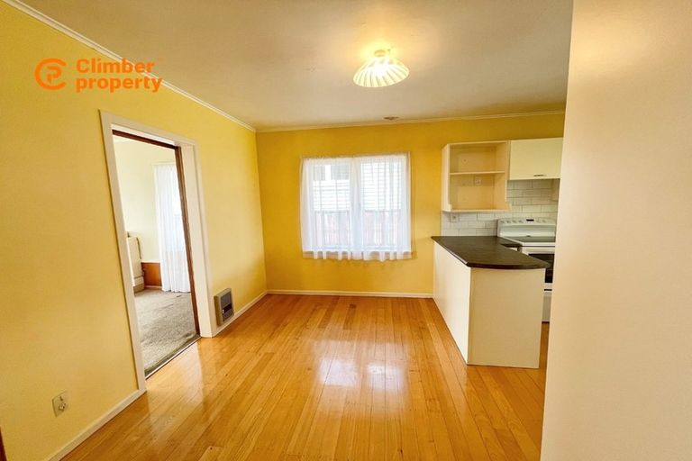 Photo of property in 28 Gilliam Street, New Lynn, Auckland, 0600