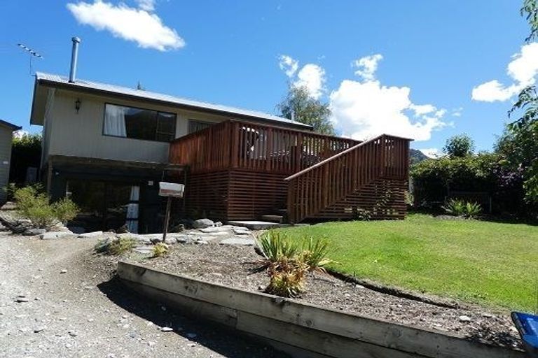 Photo of property in 6 Mckibbin Place, Arrowtown, 9302