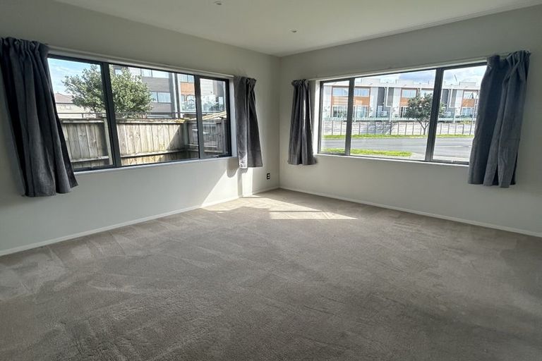 Photo of property in 25 Bordeaux Parade, Te Atatu South, Auckland, 0610