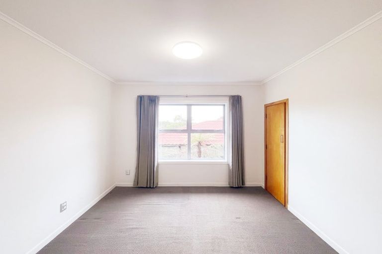 Photo of property in 38 Tui Glen Road, Birkenhead, Auckland, 0626