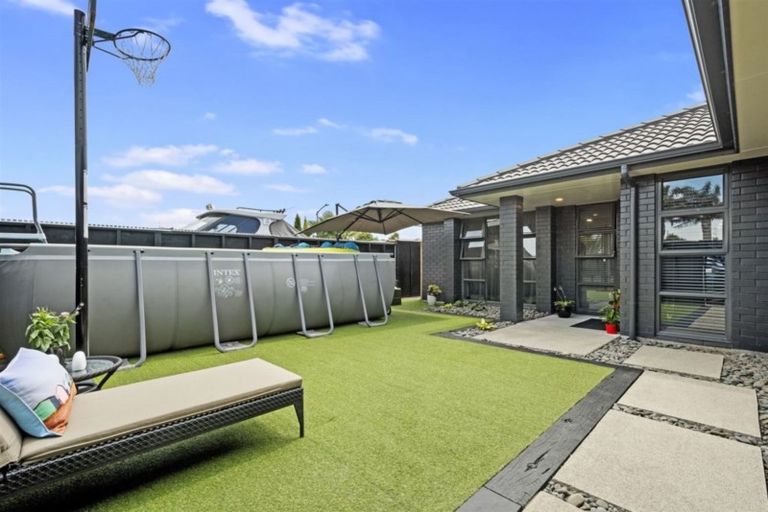 Photo of property in 18 Carrington Drive, Papamoa Beach, Papamoa, 3118