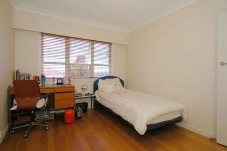 Photo of property in 77 Ocean View Road, Hillcrest, Auckland, 0627
