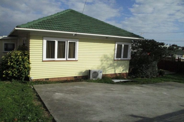 Photo of property in 104 Kenderdine Road, Papatoetoe, Auckland, 2025