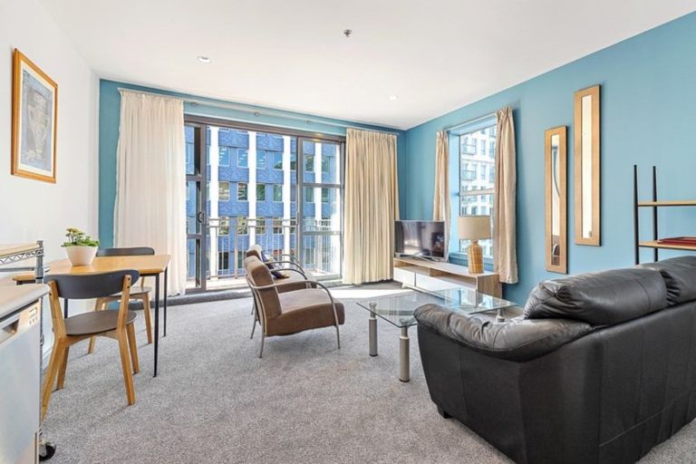 Photo of property in Atrium Towers, 8e/154 The Terrace, Wellington Central, Wellington, 6011