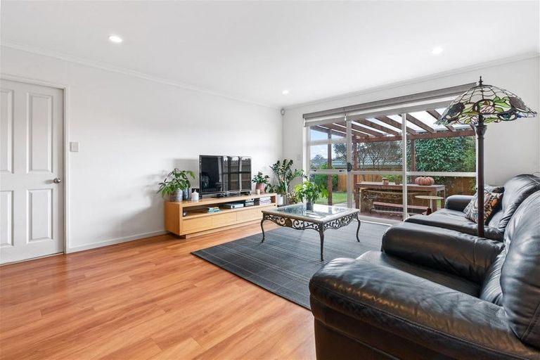 Photo of property in 15 Mt Lebanon Crescent, The Gardens, Auckland, 2105