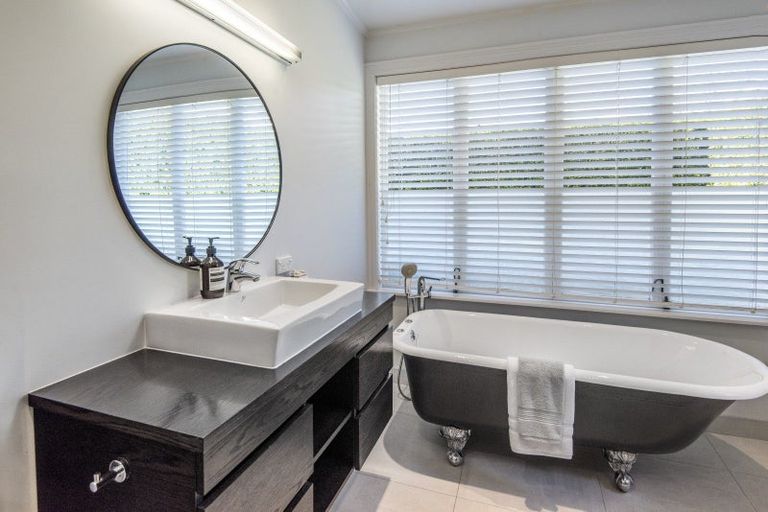 Photo of property in 2 Grahame Street, Devonport, Auckland, 0624