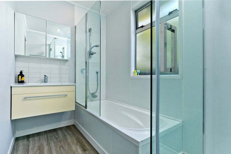 Photo of property in 125 Solar Road, Glen Eden, Auckland, 0602