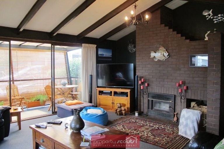 Photo of property in 122 Larnach Road, Vauxhall, Dunedin, 9013