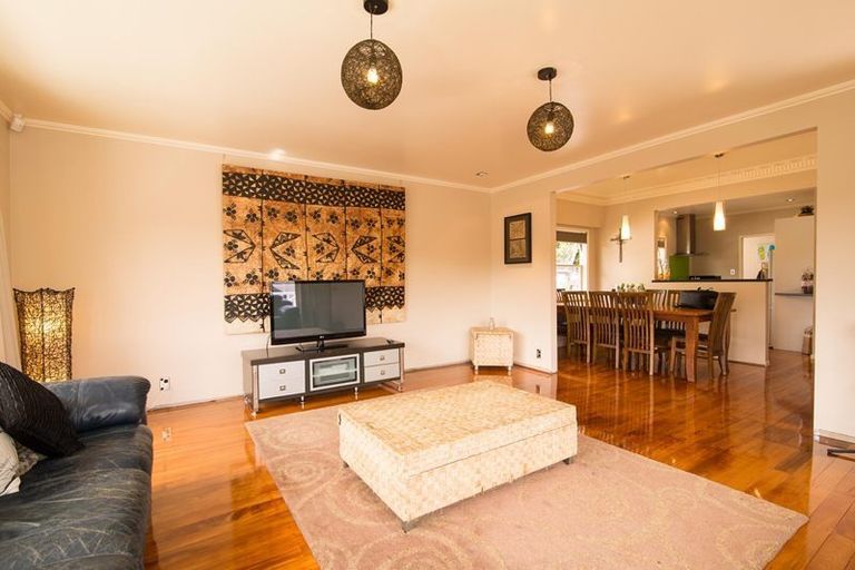 Photo of property in 4 Tomo Street, New Lynn, Auckland, 0600