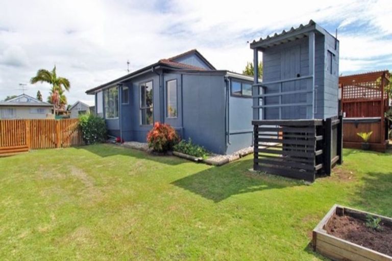 Photo of property in 64 Hyperion Drive, Randwick Park, Auckland, 2105
