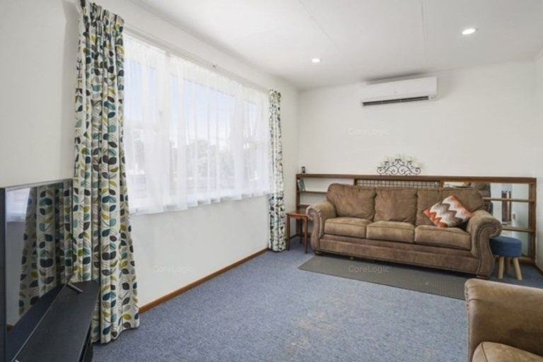 Photo of property in 6 Tararua Terrace, Cloverlea, Palmerston North, 4412