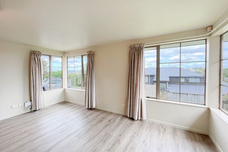 Photo of property in 2/15 Stoneleigh Court, Sunnynook, Auckland, 0632