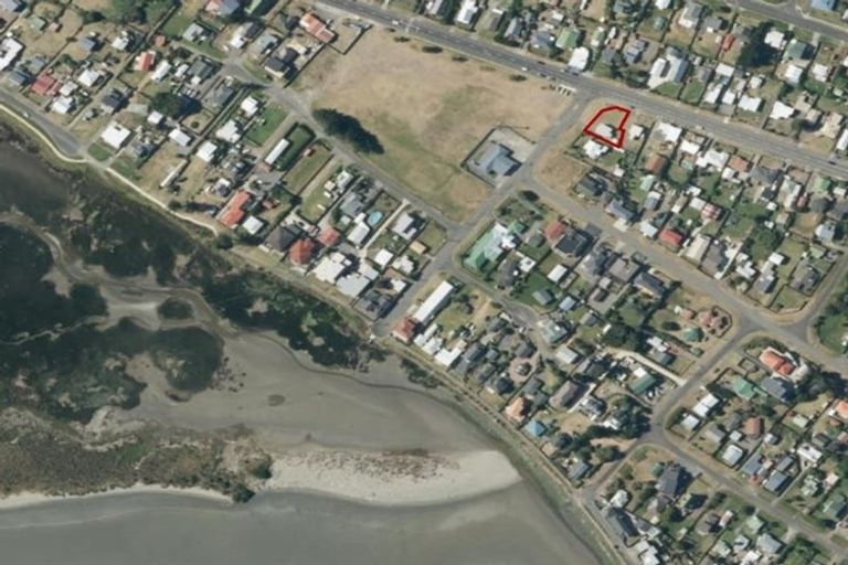 Photo of property in 2 Dawick Street, Foxton Beach, Foxton, 4815