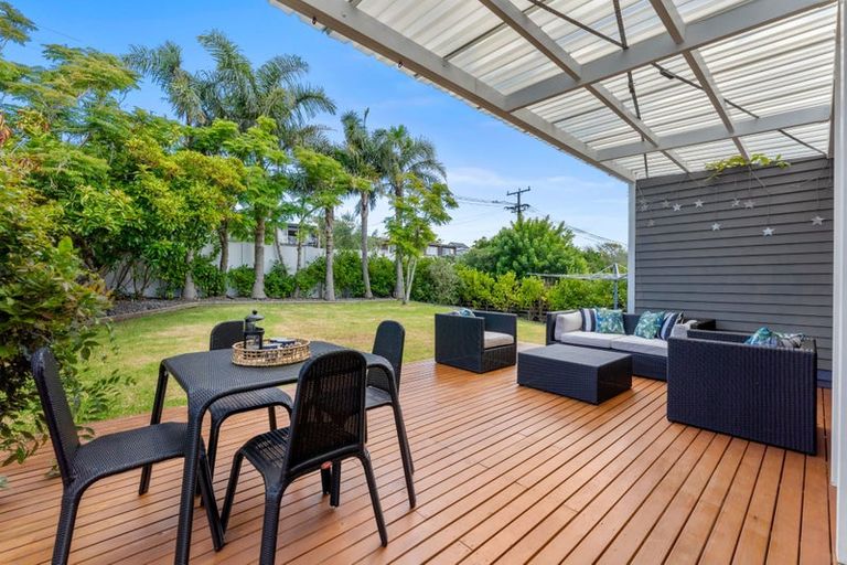 Photo of property in 631 Beach Road, Rothesay Bay, Auckland, 0630