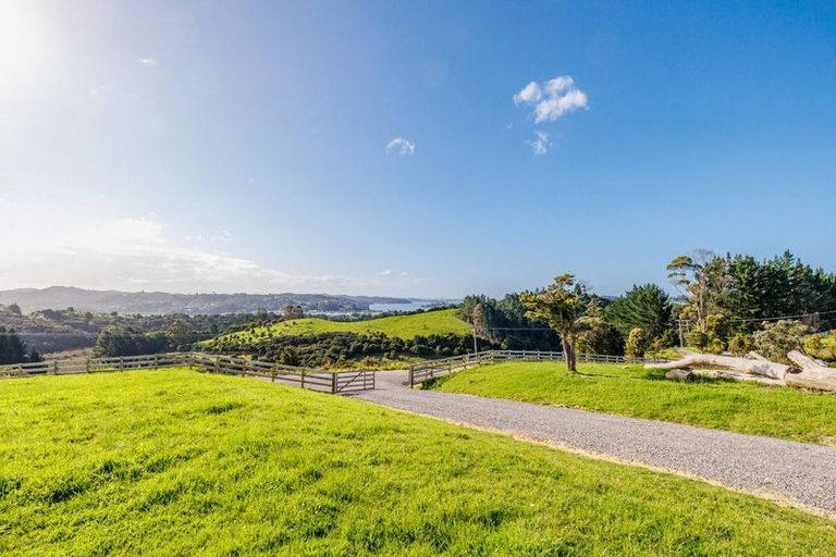 Photo of property in 114a Ranui Road, Karetu, 0283