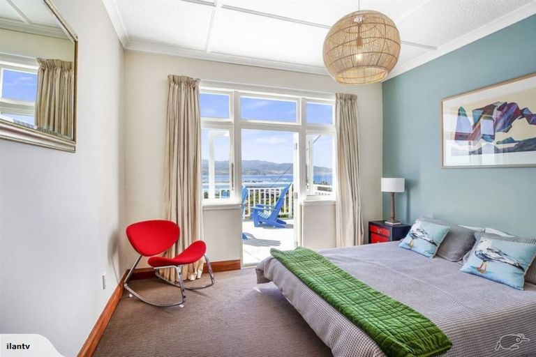 Photo of property in 49 Hungerford Road, Lyall Bay, Wellington, 6022