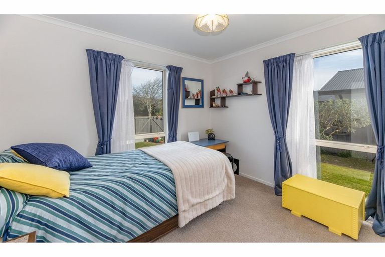 Photo of property in 45 Royal Park Drive, Parklands, Christchurch, 8083