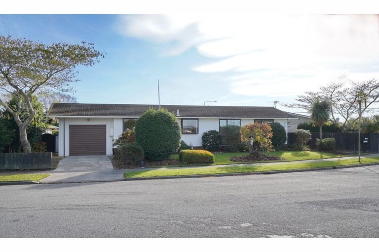 Photo of property in 49 Oldwood Street, Bishopdale, Christchurch, 8053