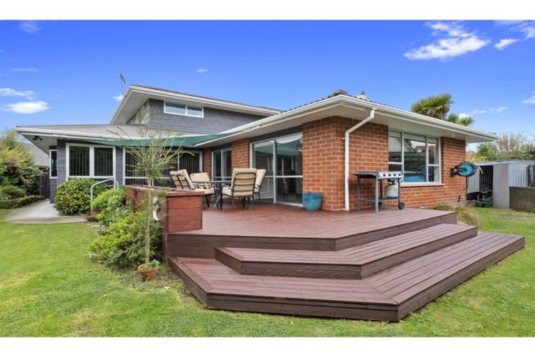 Photo of property in 19 Townshend Crescent, Halswell, Christchurch, 8025