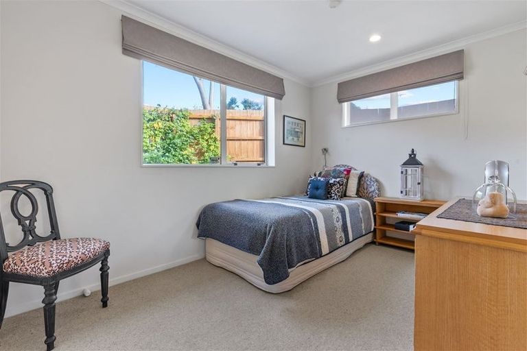 Photo of property in 15 Mt Lebanon Crescent, The Gardens, Auckland, 2105