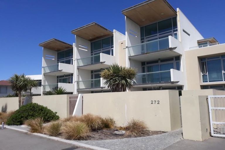 Photo of property in 2/272 Marine Parade, New Brighton, Christchurch, 8061