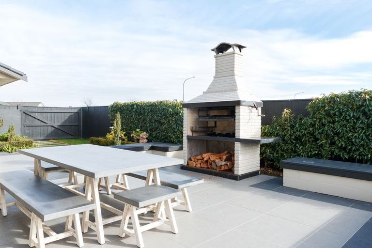 Photo of property in 187 Ruapehu Drive, Fitzherbert, Palmerston North, 4410