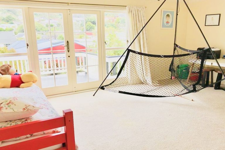 Photo of property in 16 Fernlea Avenue, Karori, Wellington, 6012