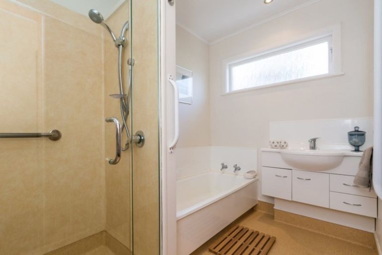 Photo of property in 1 Shortland Place, Havelock North, 4130