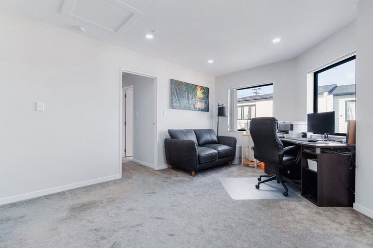 Photo of property in 1 Kohuora Lane, Papatoetoe, Auckland, 2025