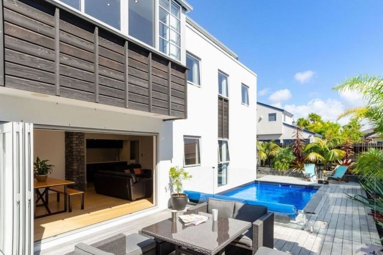 Photo of property in 31a Beechwood Road, Rothesay Bay, Auckland, 0630