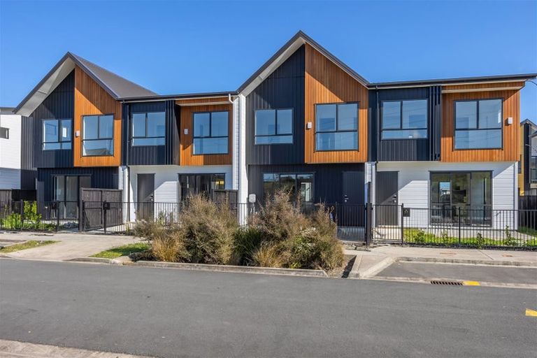 Photo of property in 27 Kumerahou Street, Kumeu, 0810