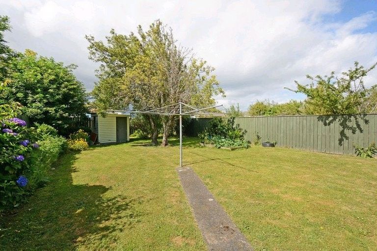 Photo of property in 16 Hazel Street, Ebdentown, Upper Hutt, 5018