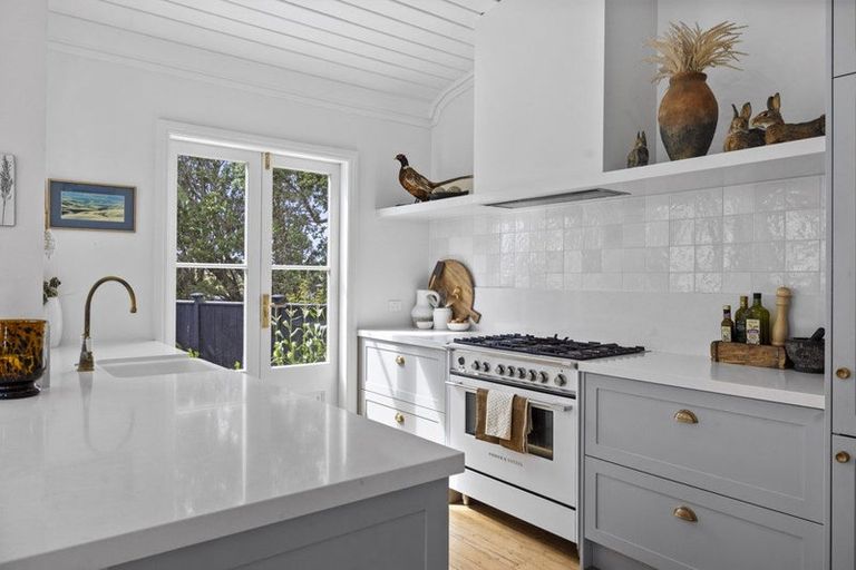 Photo of property in 329 Mangorei Road, Merrilands, New Plymouth, 4312