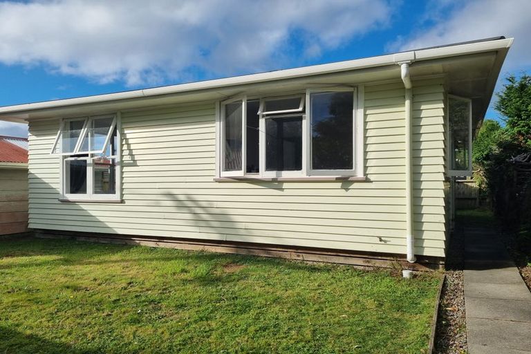 Photo of property in 8a Frederick Street, Tawa, Wellington, 5028