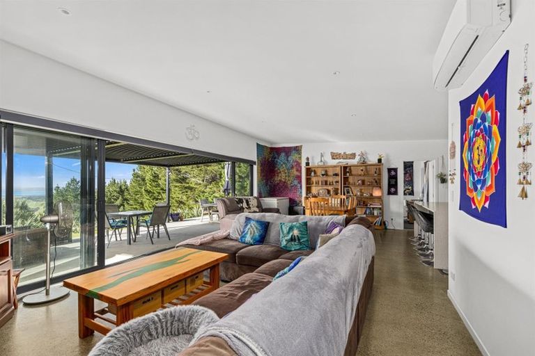 Photo of property in 124 Te Kanae Road, South Head, Helensville, 0874