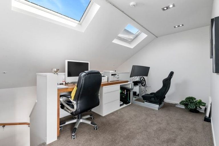 Photo of property in 37 Churchill Road, Murrays Bay, Auckland, 0630