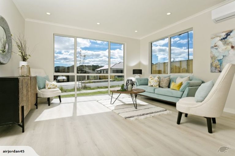 Photo of property in 12 Barrique Road, Kumeu, 0810