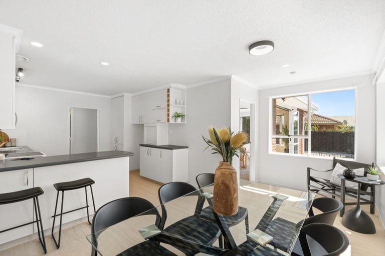 Photo of property in 12 Iona Place, Sockburn, Christchurch, 8042