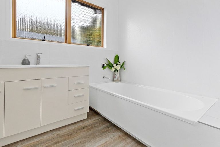 Photo of property in 12 Davita Place, Farm Cove, Auckland, 2012