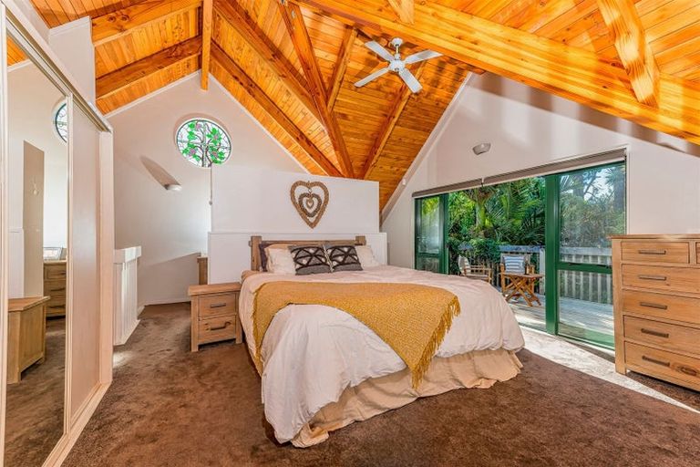 Photo of property in 215 West Harbour Drive, West Harbour, Auckland, 0618