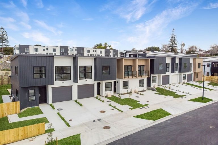 Photo of property in 6 Paina Crescent, Massey, Auckland, 0614