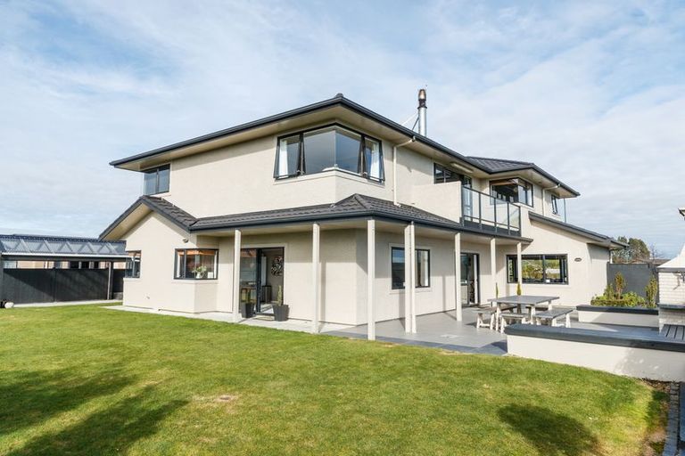 Photo of property in 187 Ruapehu Drive, Fitzherbert, Palmerston North, 4410